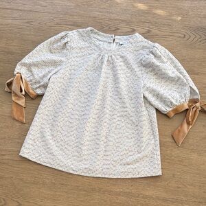 Voy Cream and Tan Top with Bow Sleeves